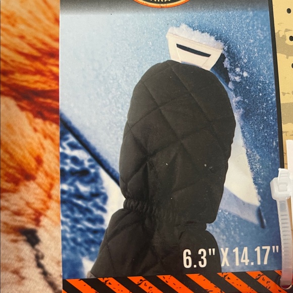 Pink Quilted Mitted Ice Scraper - Picture 5 of 5